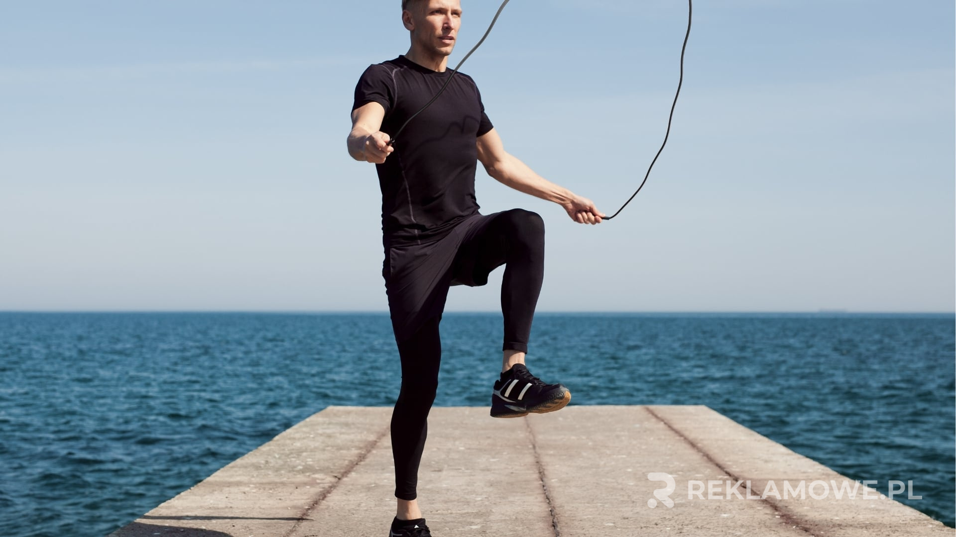 Skakanka reklamowa w eleganckim opakowaniu jako prezent korporacyjny